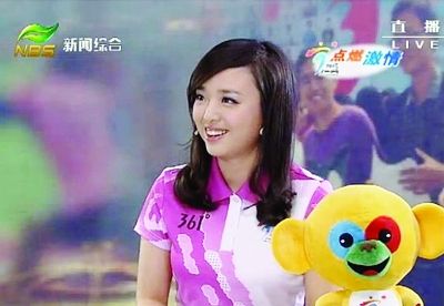  羅襲在南京亞青會(huì)采火儀式直播現(xiàn)場。 圖片由本人提供